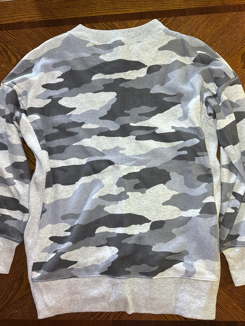 aerie Women’s Gray Camouflage Split-hem Sweatshirt - Picture 2 of 3